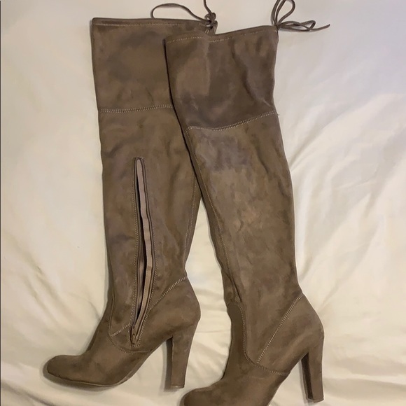 Over the knee boots - Picture 3 of 5